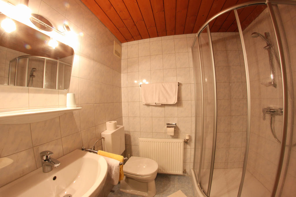 Pension Kroell Sankt Jakob in Defereggen Kamer foto
