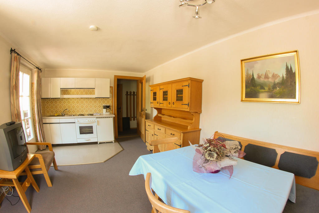 Pension Kroell Sankt Jakob in Defereggen Kamer foto