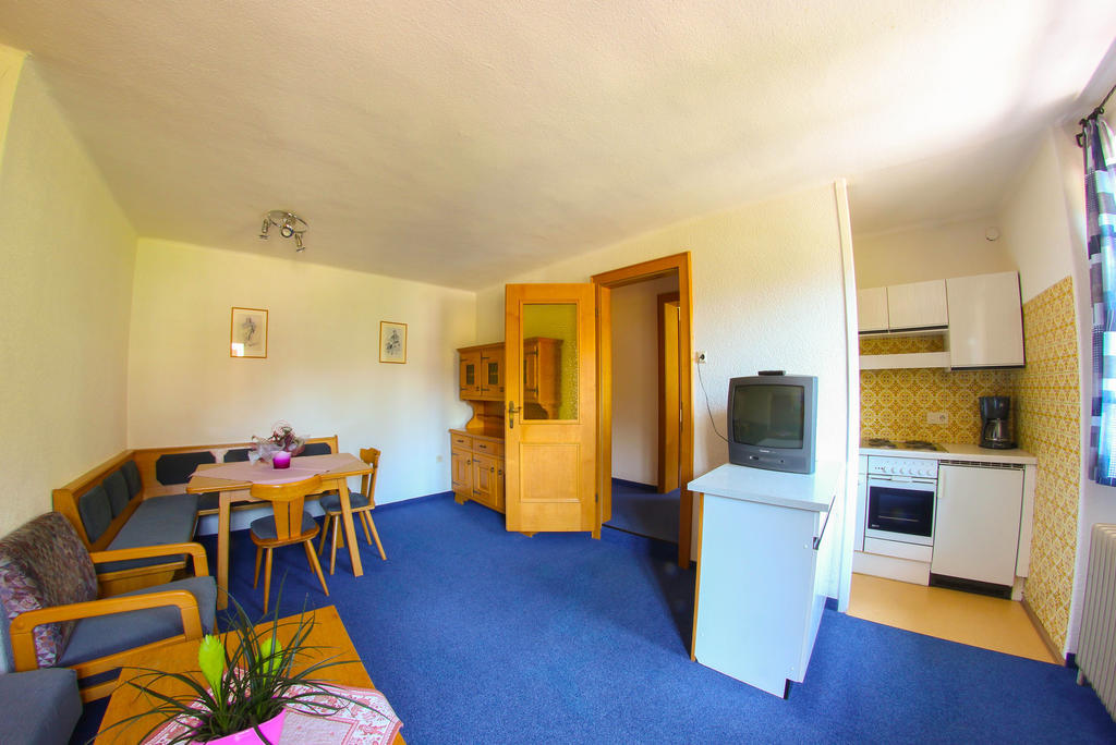 Pension Kroell Sankt Jakob in Defereggen Kamer foto