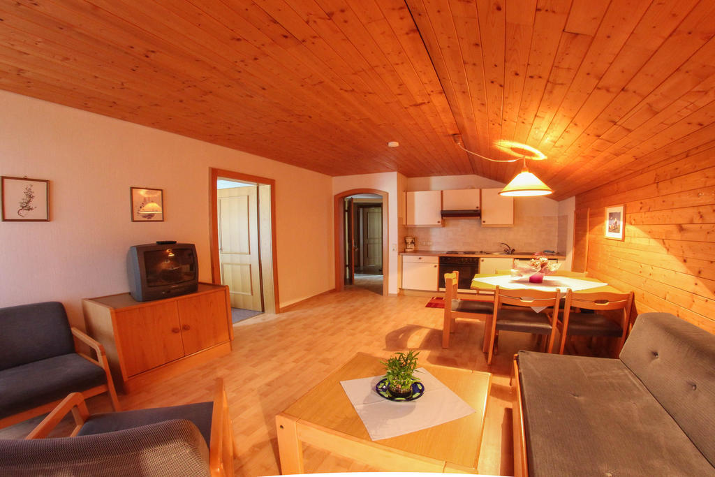 Pension Kroell Sankt Jakob in Defereggen Kamer foto